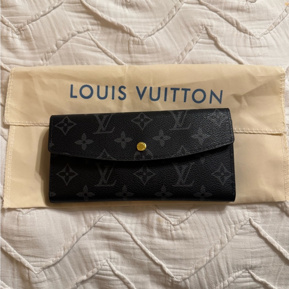 Kelly long wallet, black and grey monogram logo